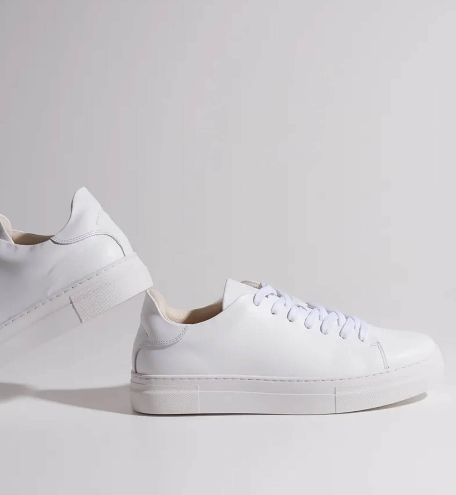 White leather sneakers – Image 2